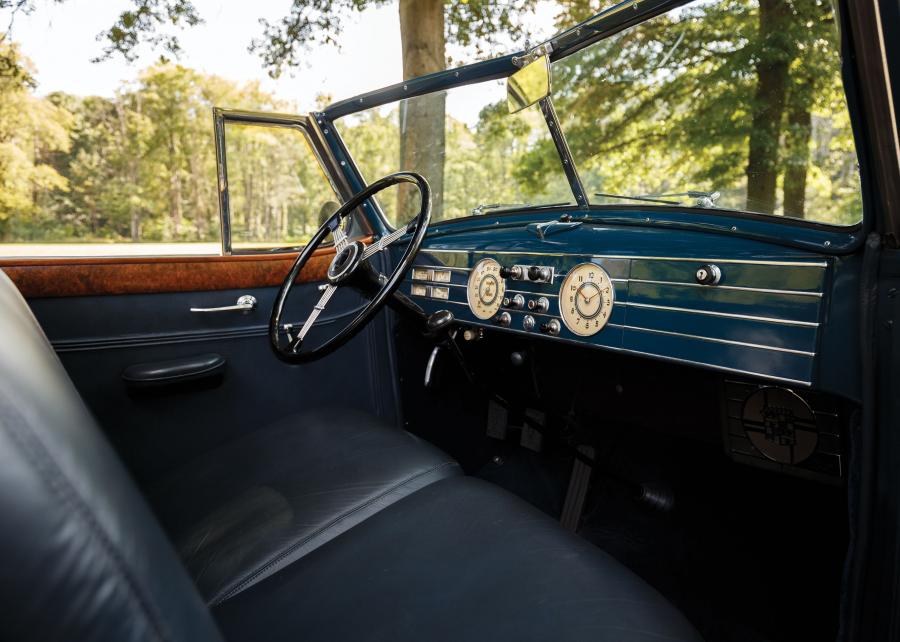 Интерьер Cadillac Series 75 Convertible Sedan by Fleetwood (7529) 1937 года  (фото 3 из 20)